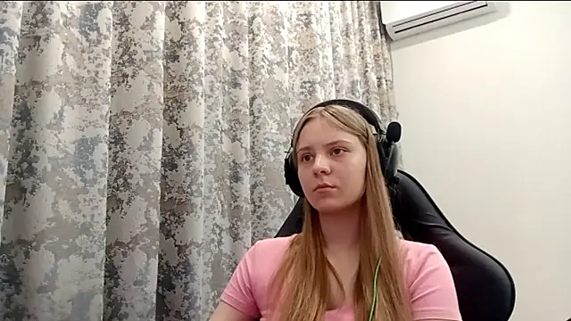 CrackShirker's cam snapshot