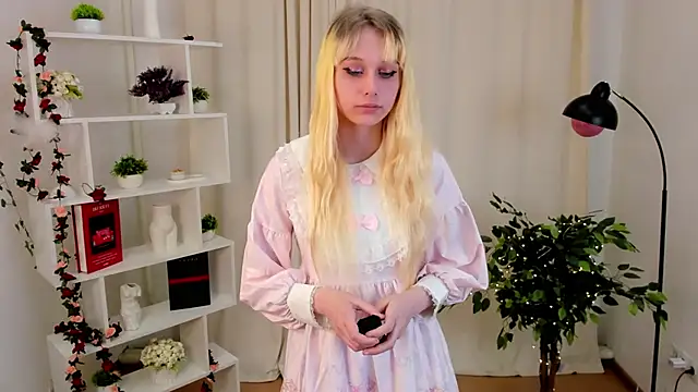 EliseTang's cam snapshot