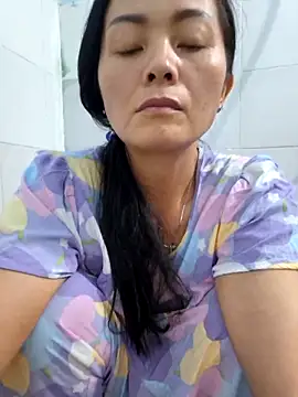 Baby-sexytits18's cam snapshot