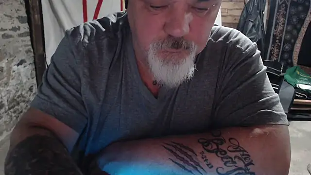 Newfiesausage1972 live sex cam