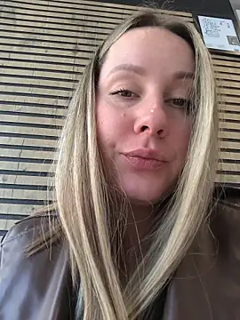 Mona_Plus's cam snapshot