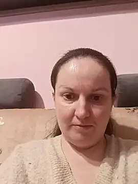 BustyLadyAlma live sex cam