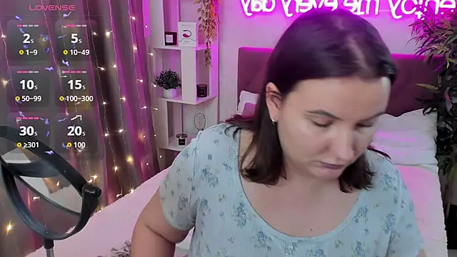 FeralPeach live sex cam