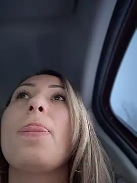 LetsFunKARINA live sex cam