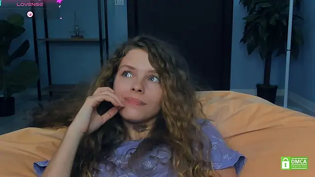 RayaNenlia's cam snapshot