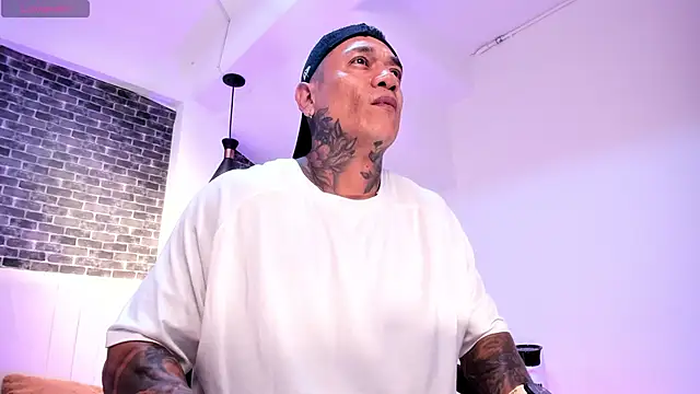 Dantesuarez28 live sex cam