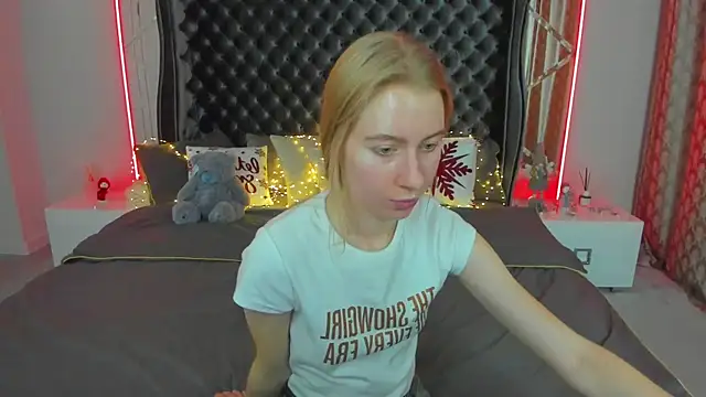 Alina_Blonde's cam snapshot