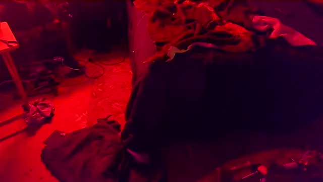 Luv2SuckBWC92's cam snapshot