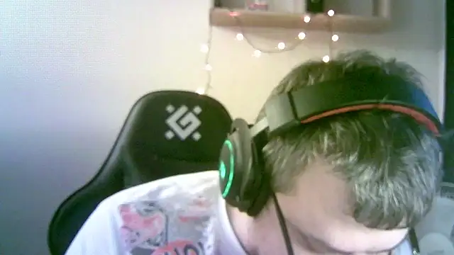 SirAbuser's cam snapshot