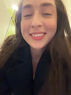 Holly_Play's cam snapshot