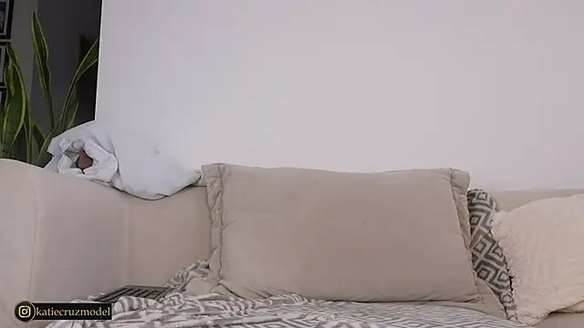 katie_cruz live sex cam