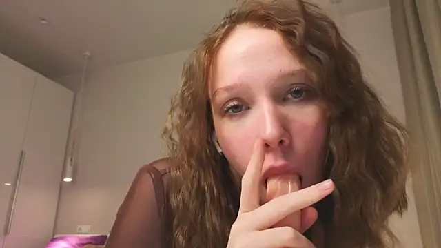 LilyPoetry_'s cam snapshot