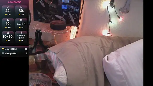 Pussyeat2please live sex cam