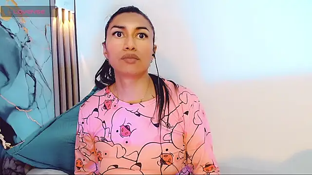 khiara_moretti live sex cam