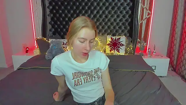 Alina_Blonde's cam snapshot