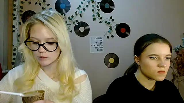 Aria__Moon's cam snapshot