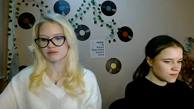 Aria__Moon's cam snapshot