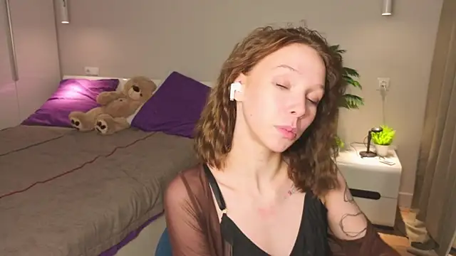 LilyPoetry_'s cam snapshot