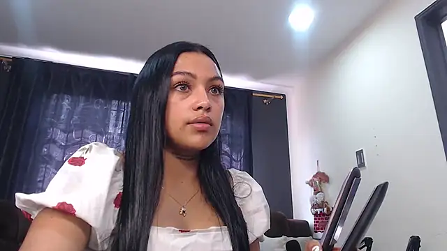 fairylatin222's cam snapshot