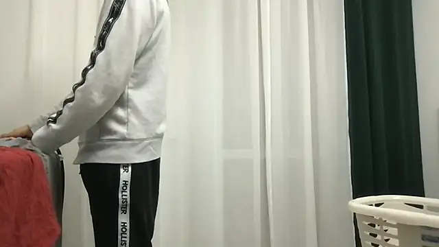 LukaShyGuy live sex cam