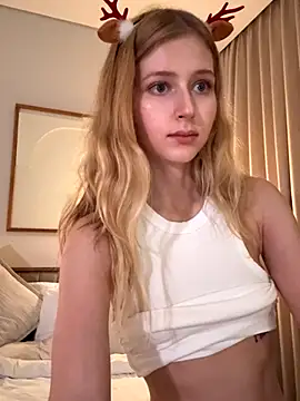 LunaRase live sex cam