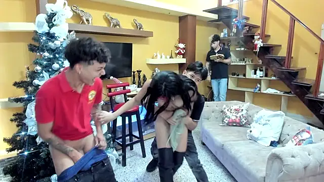 secret-roomies's cam snapshot