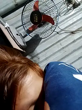 bella-la's cam snapshot