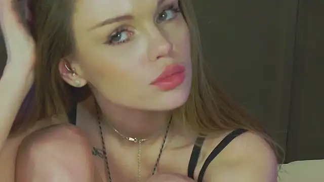 MarilynNova live sex cam