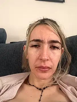 BarbieBlondieGirl live sex cam