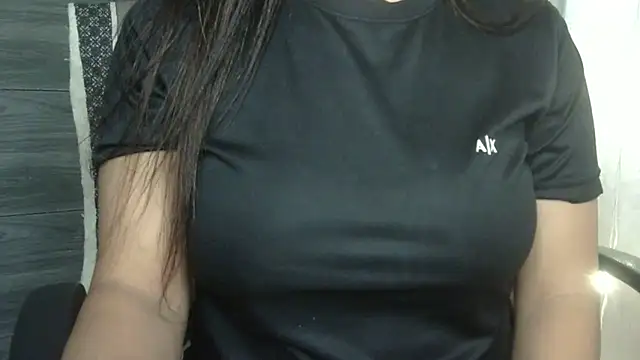 Naughty-Riya's cam snapshot