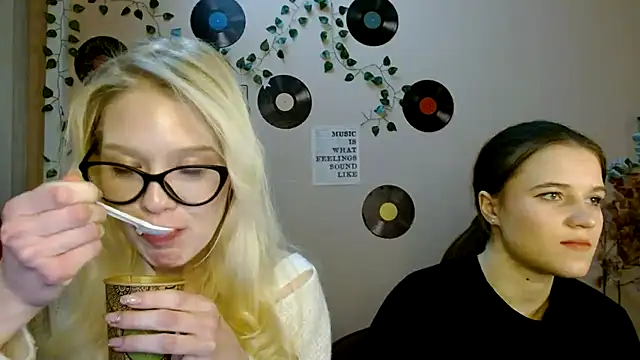 Aria__Moon's cam snapshot