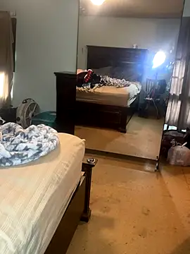 JuicyExxxperience's cam snapshot