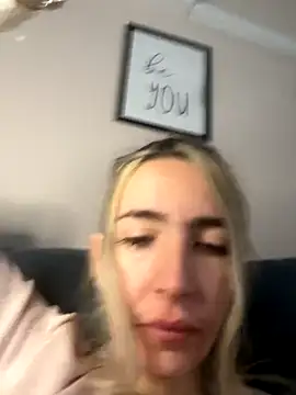 BarbieBlondieGirl live sex cam