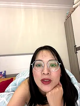 Mia-t's cam snapshot