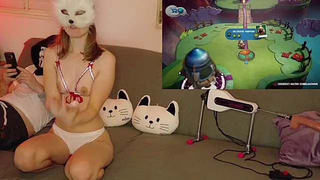 cute-little-lea live sex cam