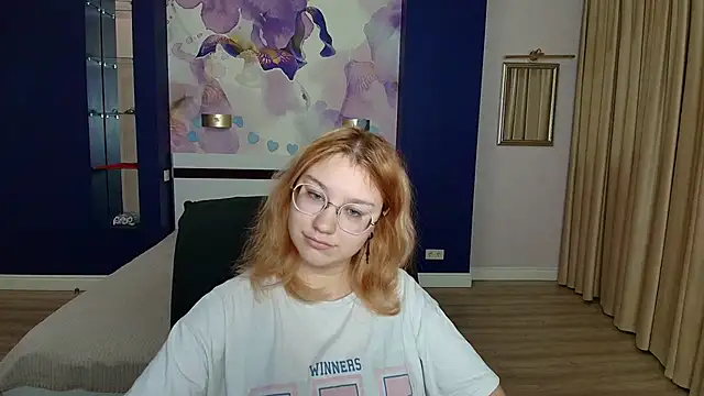 AngelinaLow's cam snapshot