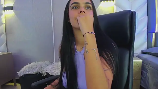 ChloeHarper_ live sex cam