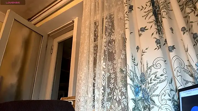 EnergeticMona's cam snapshot