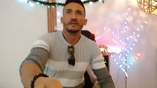 Reiko_85_ live sex cam