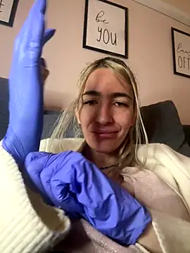 BarbieBlondieGirl's cam snapshot