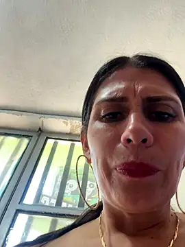 Alysson-- live sex cam