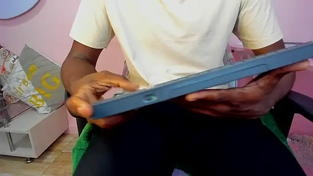 LucasBeckford's cam snapshot