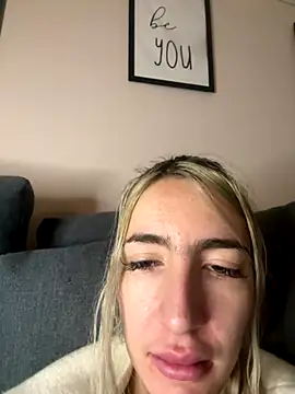 BarbieBlondieGirl's cam snapshot