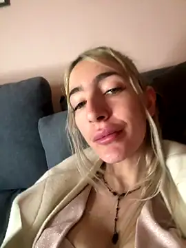 BarbieBlondieGirl's cam snapshot