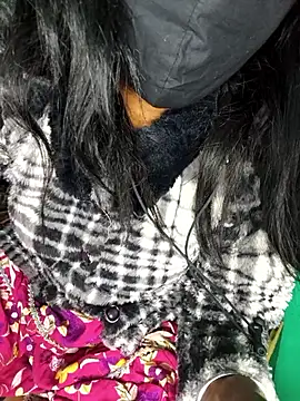 QWEEN7B's cam snapshot