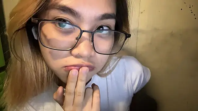 LenoraFrailey live sex cam