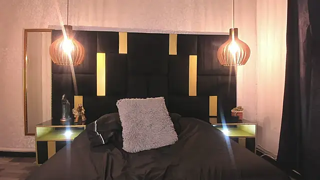 Lucio__Fox live sex cam