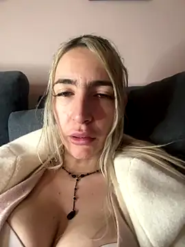 BarbieBlondieGirl's cam snapshot