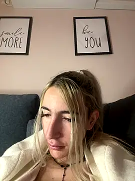 BarbieBlondieGirl's cam snapshot