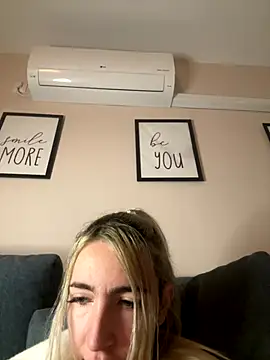 BarbieBlondieGirl's cam snapshot